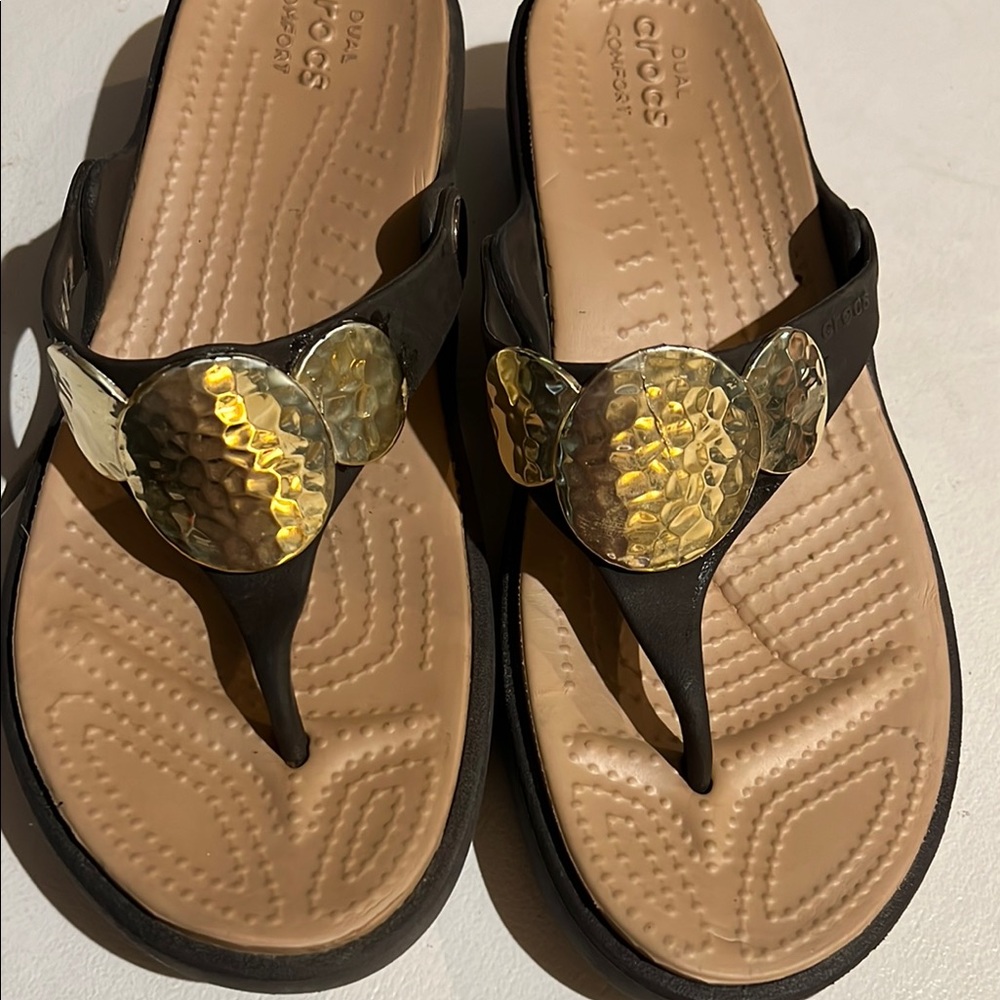 Crocs Women's Brown and Gold Sandals size 6 vacation, summer, beach - Picture 11 of 11